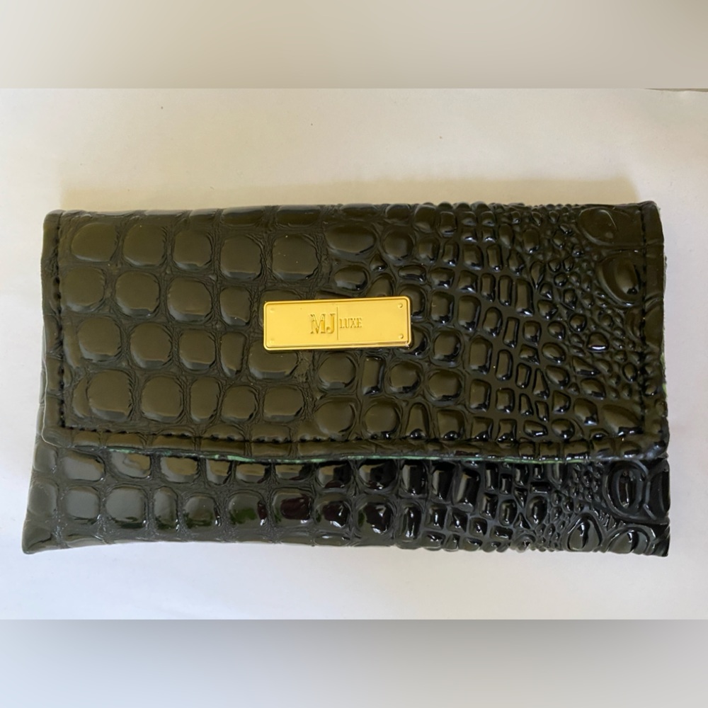 Make Up Junkie Luxe black Sunglasses Case new never used